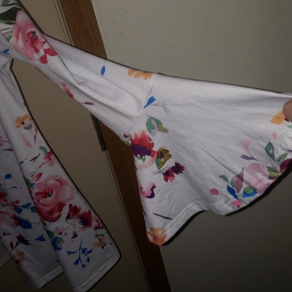 Floral Top - Picture 2 of 2